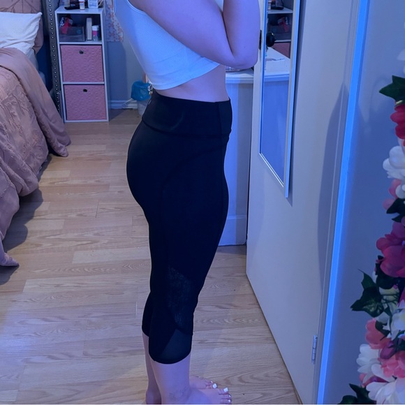 LULULEMON TWIST AND TRAIN CROP - Picture 4 of 4